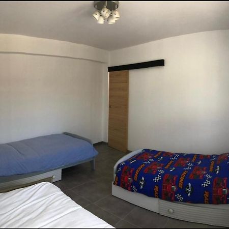 Bel Appartement Cosy Tres Calme Avec Parking Prive Templemars Exterior foto