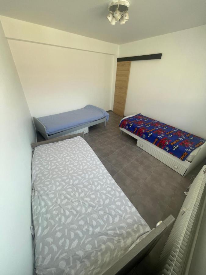 Bel Appartement Cosy Tres Calme Avec Parking Prive Templemars Exterior foto